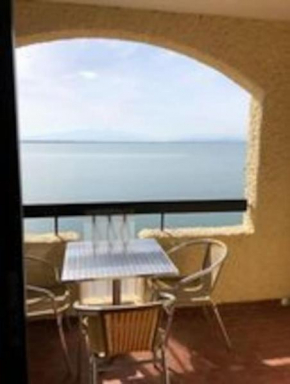 STUDIO VUE IMPRENABLE SUR LE LAC MARIN ET CANIGOU